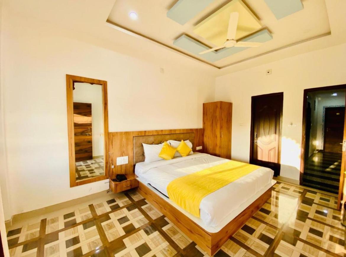 Vallabhgarh A Lake Facing Balcony Удайпур Екстериор снимка